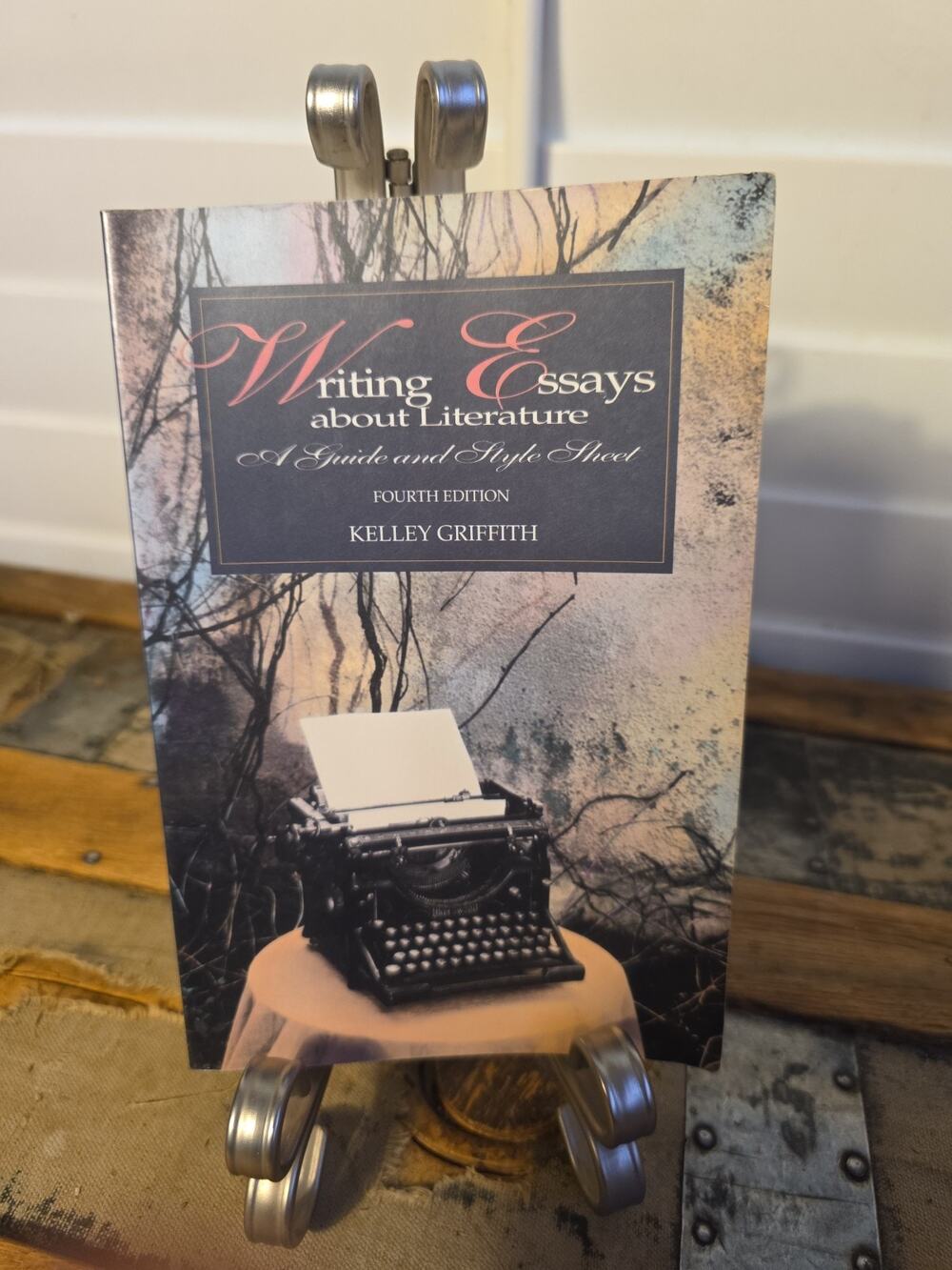 Writing Essays about Literature : A Guide and Style Sheet by Kelley Griffith